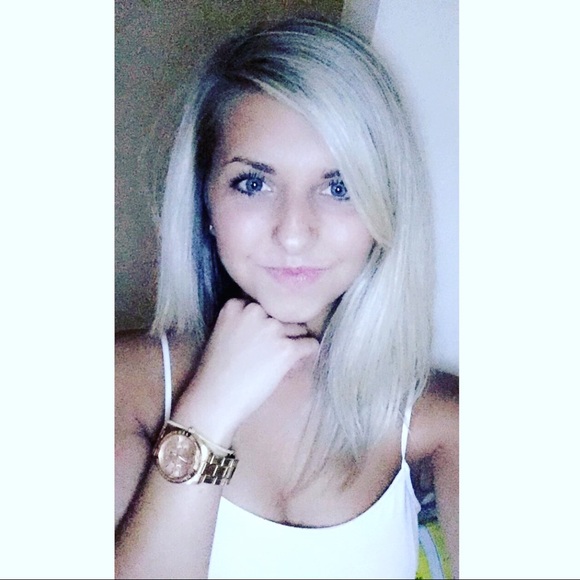 Meet your Posher, Rachel - Picture 2 of 5